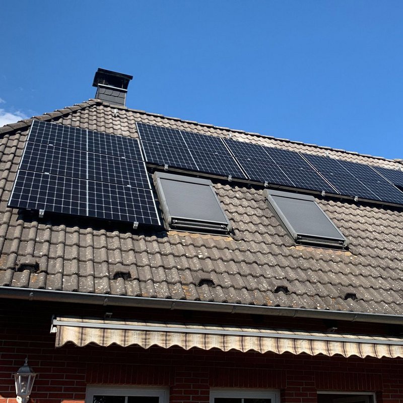 PV Anlage auf einem Hausdach PV Anlage auf einem Hausdach
